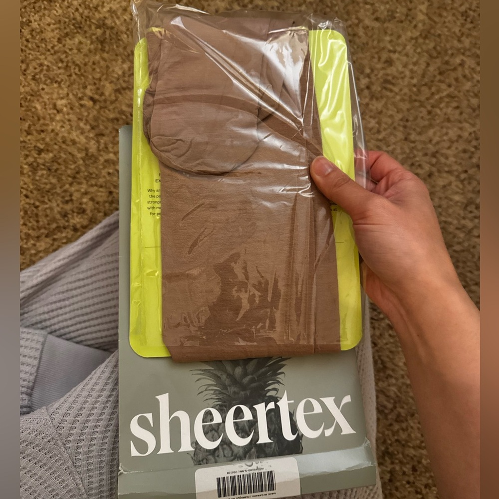 New! Sheertex Tan Tights Small Denier 30, 5.5 inch waist, medium color